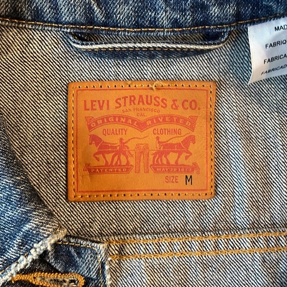 Levi’s Jean Jacket - Picture 6 of 9